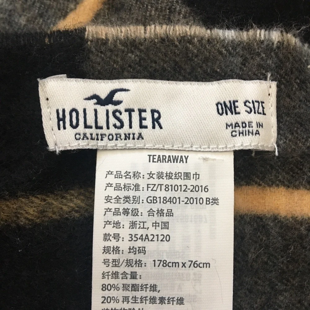 Hollister men’s scarf with fringe. NWOT. Plaid print. Very soft. Winter.